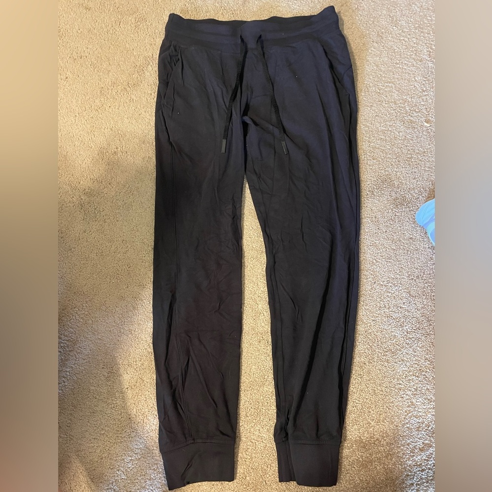 Lulu lemon size 10 black joggers with piling